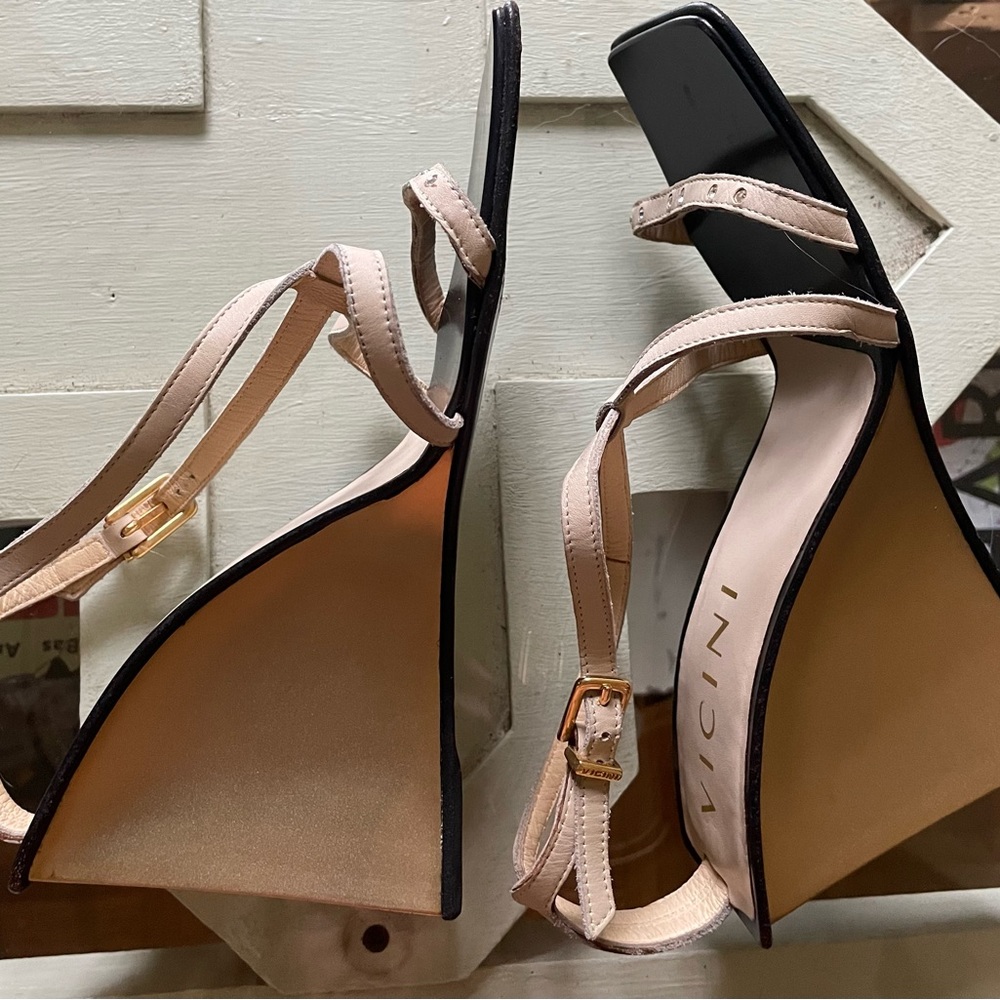 Size 6 Vicini made in Italy gold wedge sandals